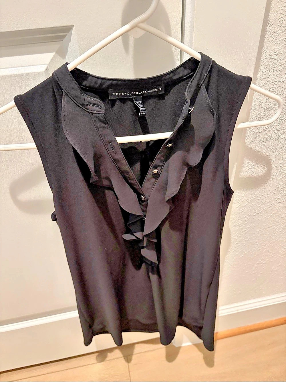 White House Black Market Ruffle Front Blouse in Black Size XXS Like New